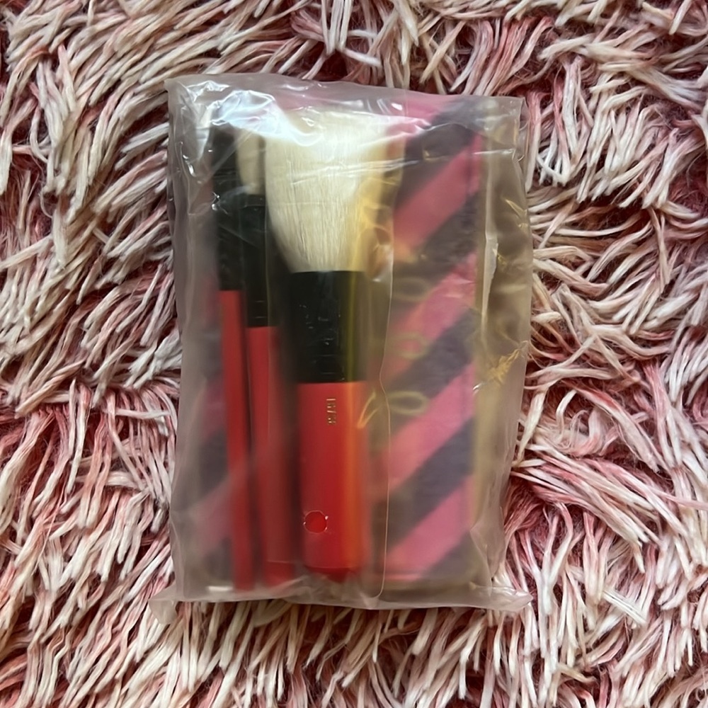 MAC Nutcracker Sweet Essential Brush Kit Holiday Collection Case Box - Picture 6 of 7